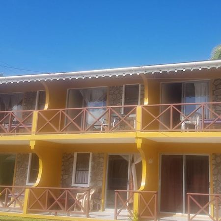 Kings Landing Hotel Cliftons Екстериор снимка