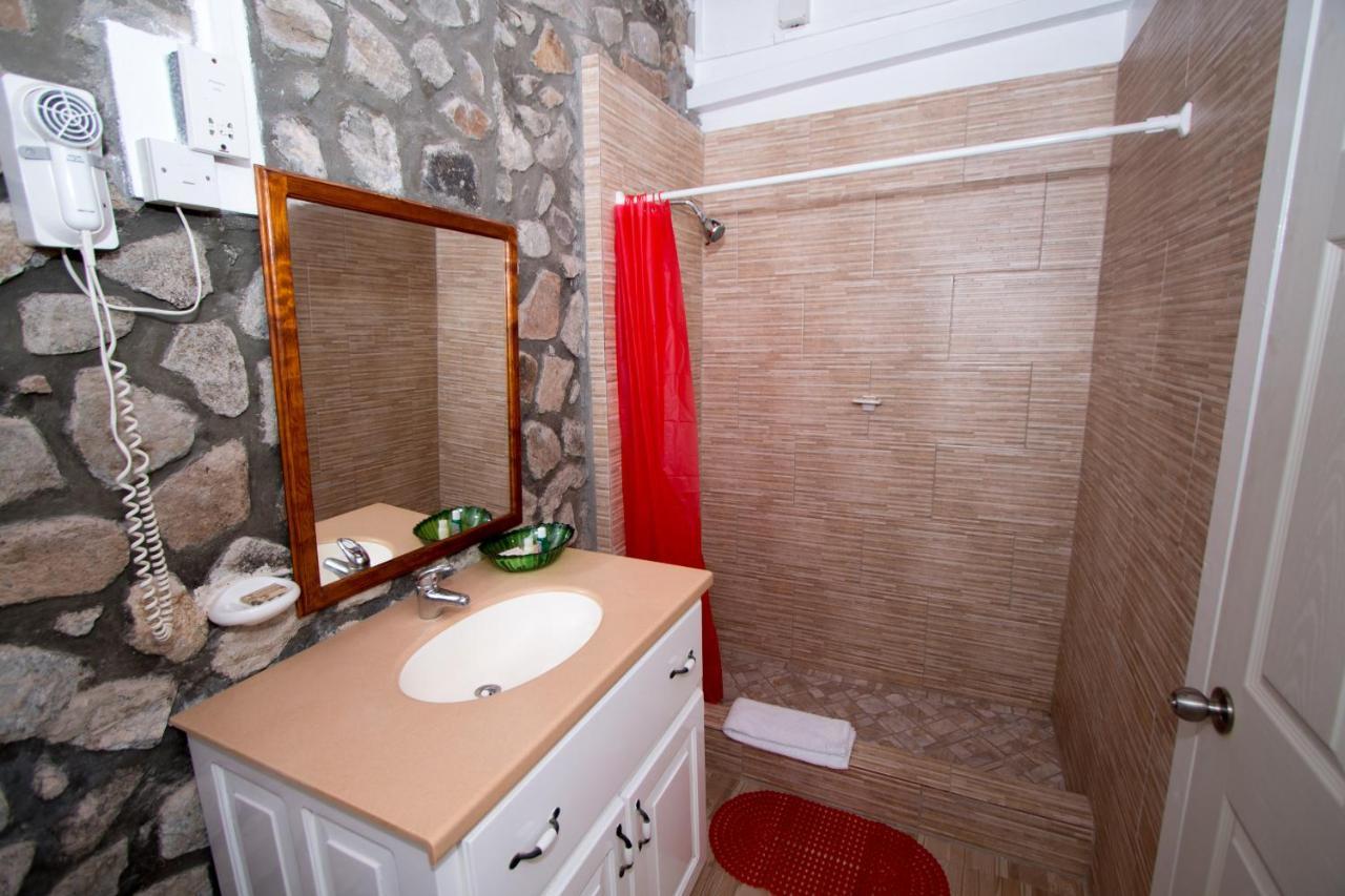 Kings Landing Hotel Cliftons Екстериор снимка